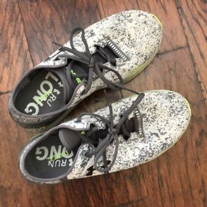 Boys size 7 Under Armour Tennis